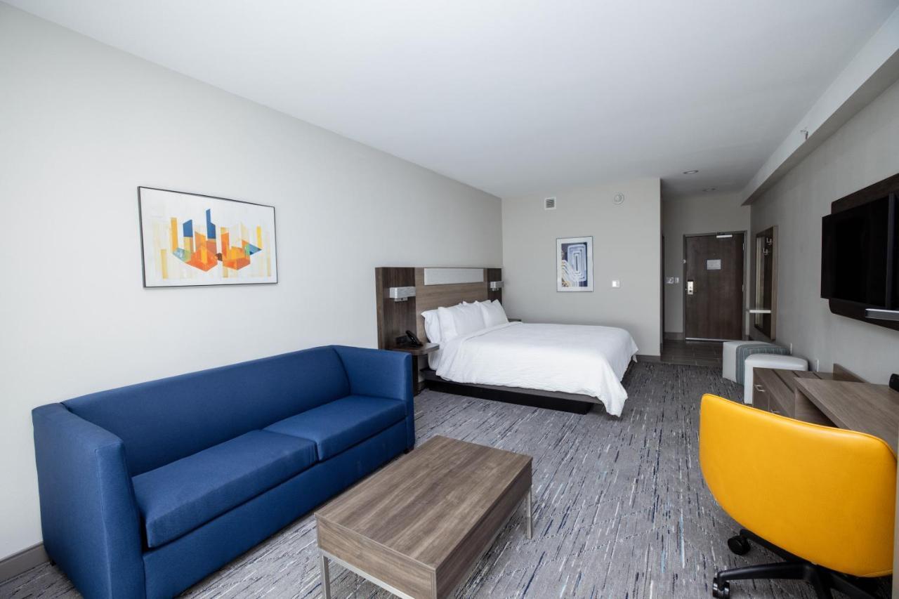Holiday Inn Express & Suites Tampa Stadium - Airport Area By Ihg Exterior photo
