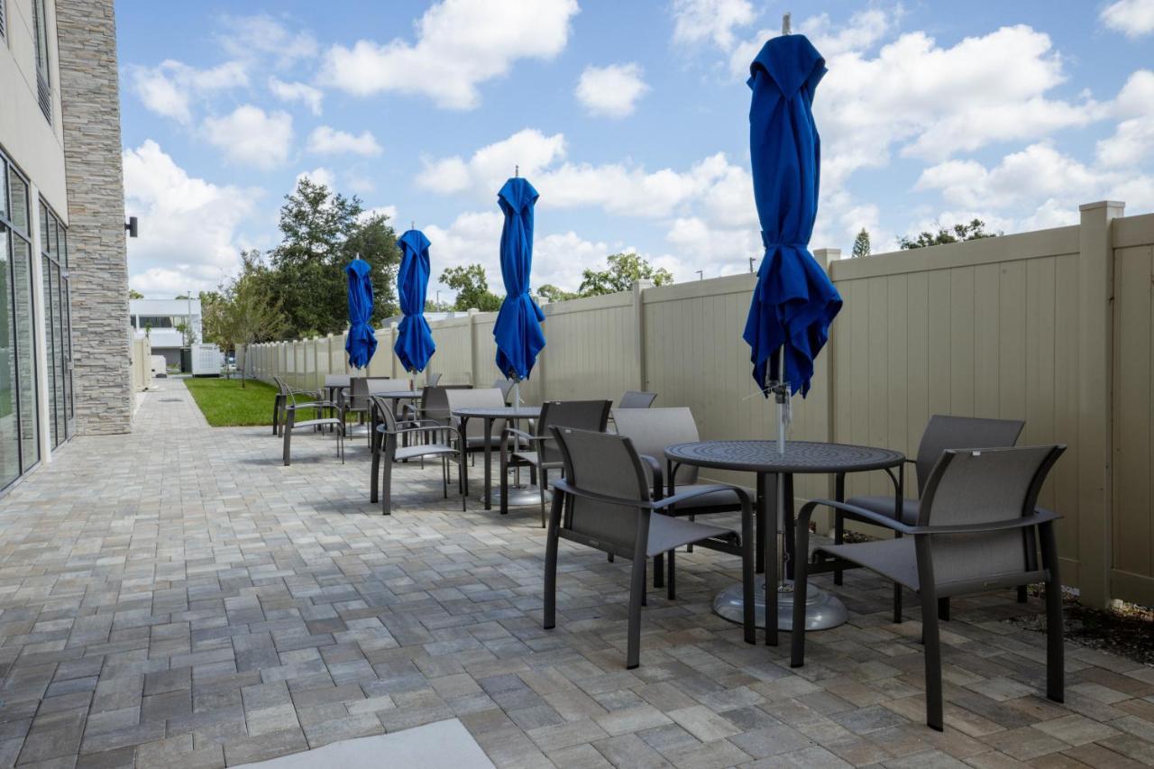 Holiday Inn Express & Suites Tampa Stadium - Airport Area By Ihg Exterior photo