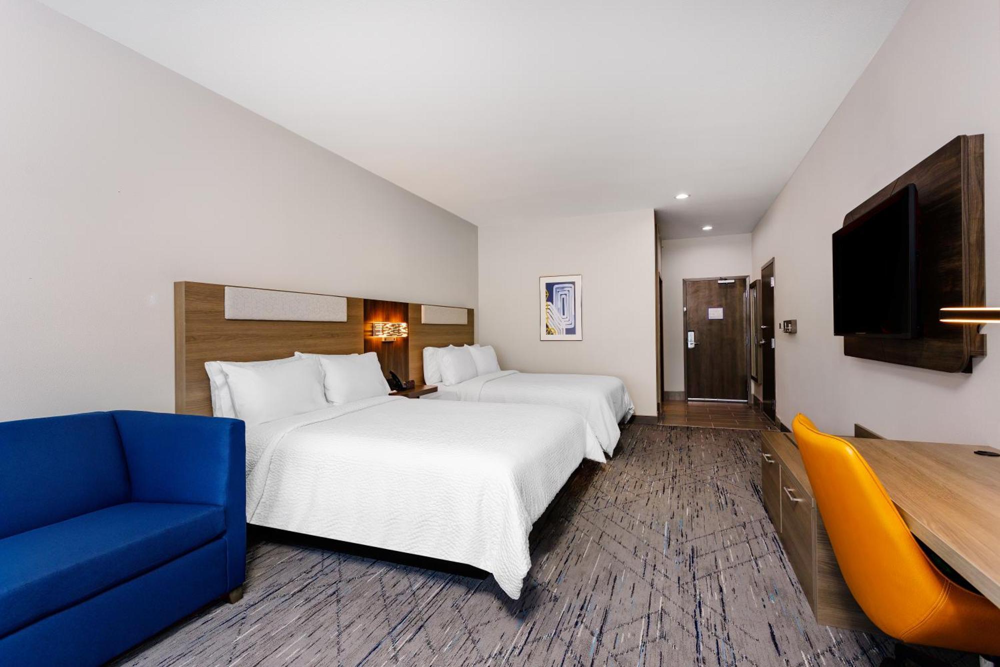 Holiday Inn Express & Suites Tampa Stadium - Airport Area By Ihg Exterior photo