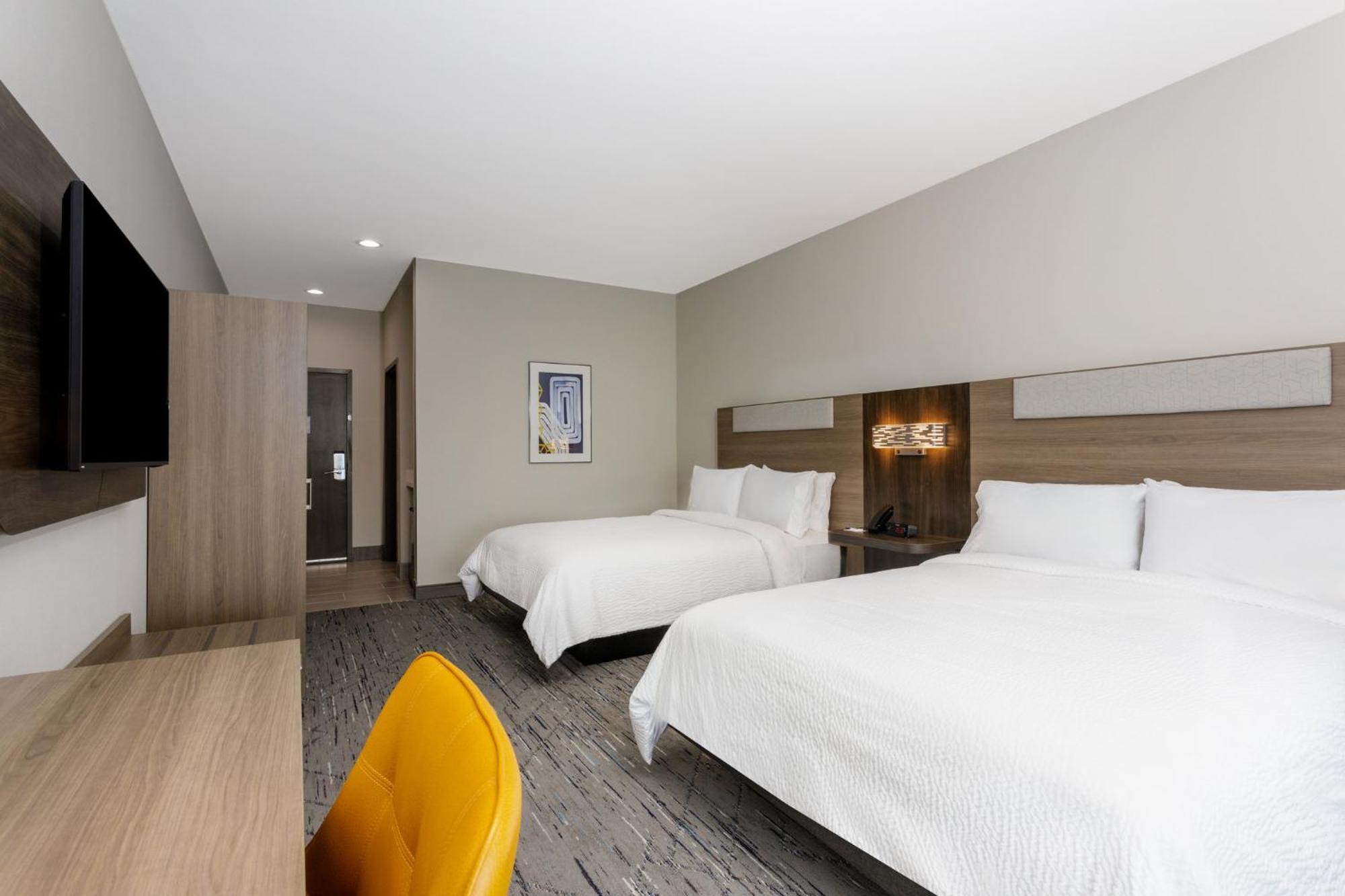Holiday Inn Express & Suites Tampa Stadium - Airport Area By Ihg Exterior photo