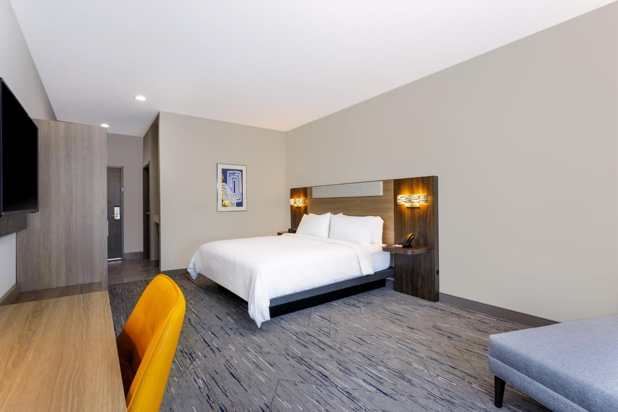 Holiday Inn Express & Suites Tampa Stadium - Airport Area By Ihg Exterior photo