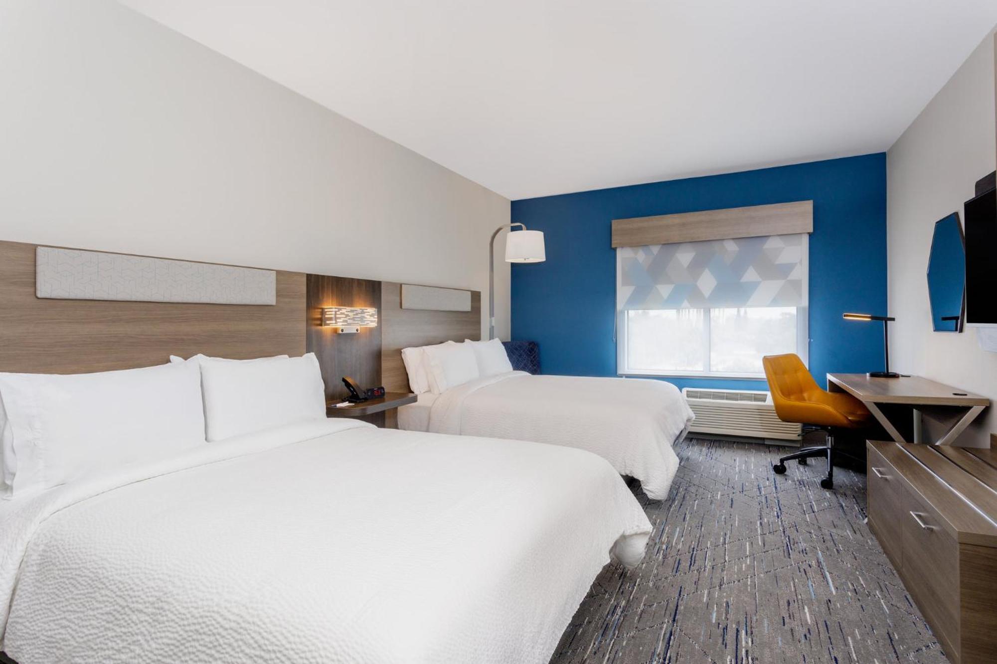 Holiday Inn Express & Suites Tampa Stadium - Airport Area By Ihg Exterior photo