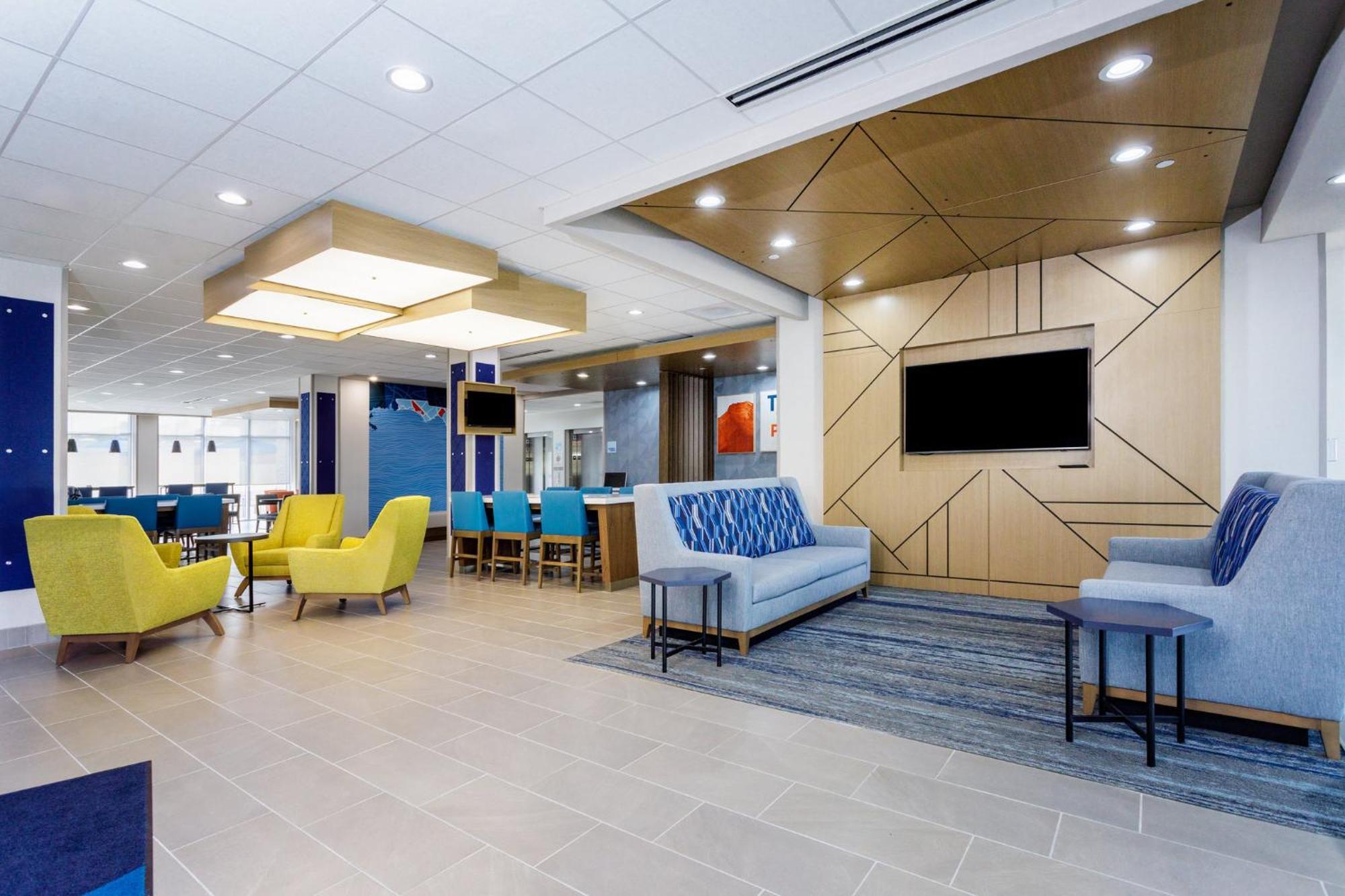 Holiday Inn Express & Suites Tampa Stadium - Airport Area By Ihg Exterior photo