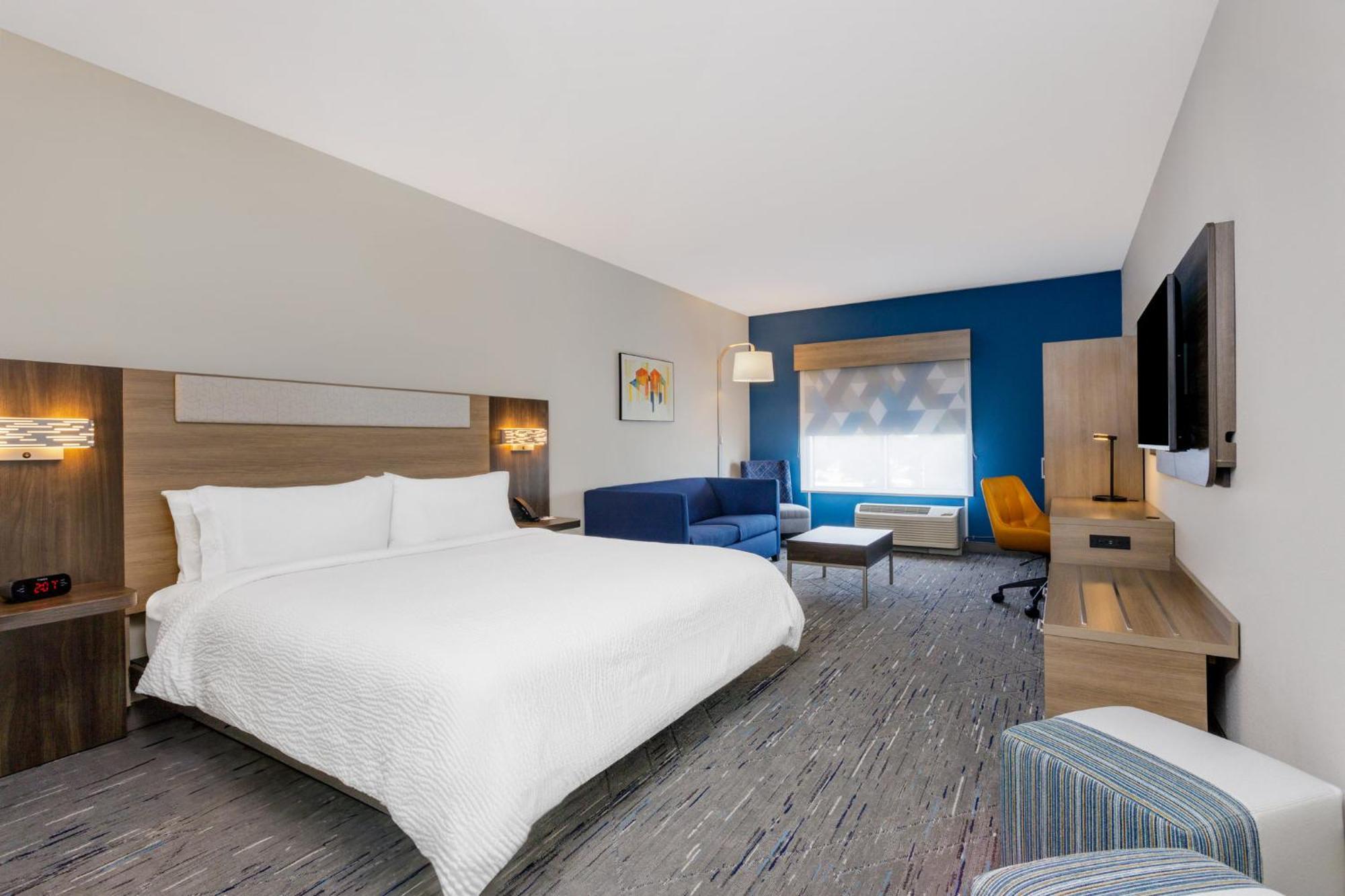 Holiday Inn Express & Suites Tampa Stadium - Airport Area By Ihg Exterior photo