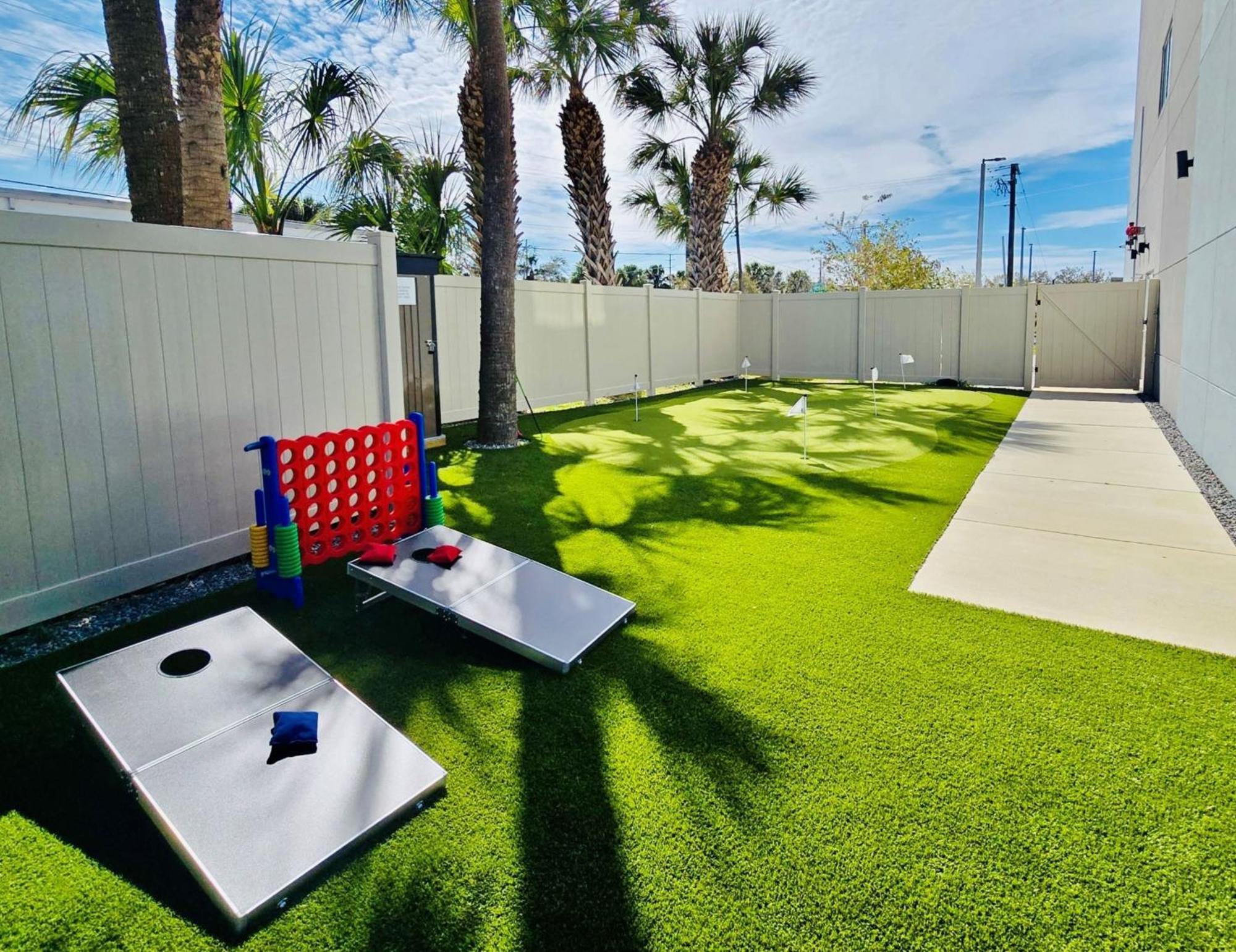 Holiday Inn Express & Suites Tampa Stadium - Airport Area By Ihg Exterior photo